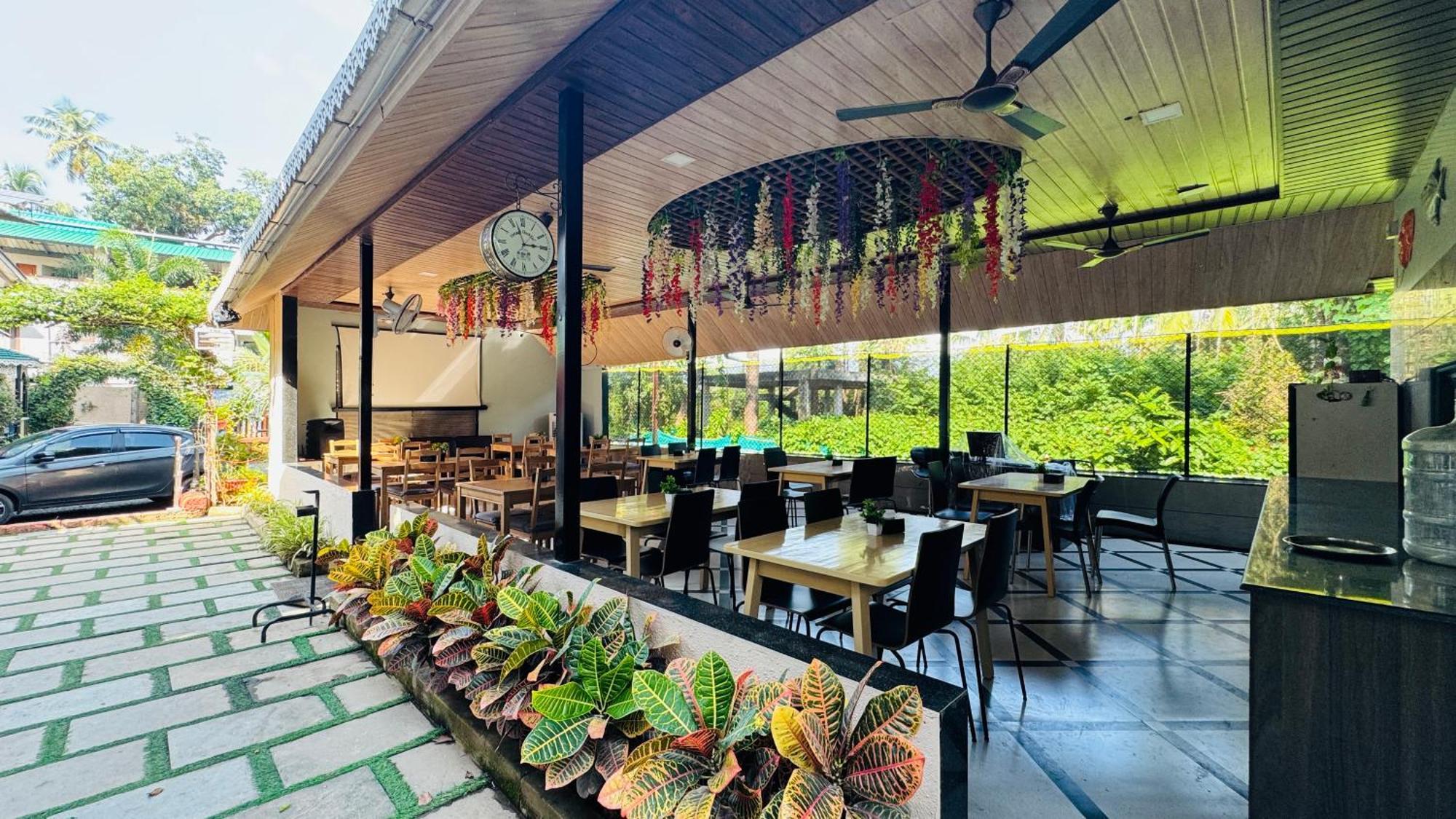Coastal Bay Inn Alibag Exterior photo
